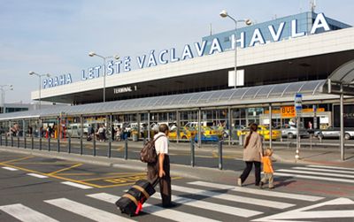 Na pražském ruzyňském letišti začaly práce související se změnou názvu. Oficiálně by mělo přejmenovat na Letiště Václava Havla 5. října.