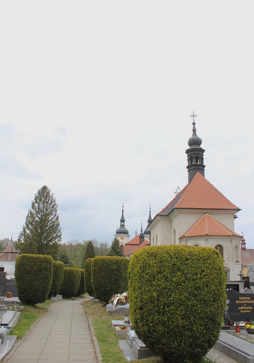 Krátká zastávka na hřbitově