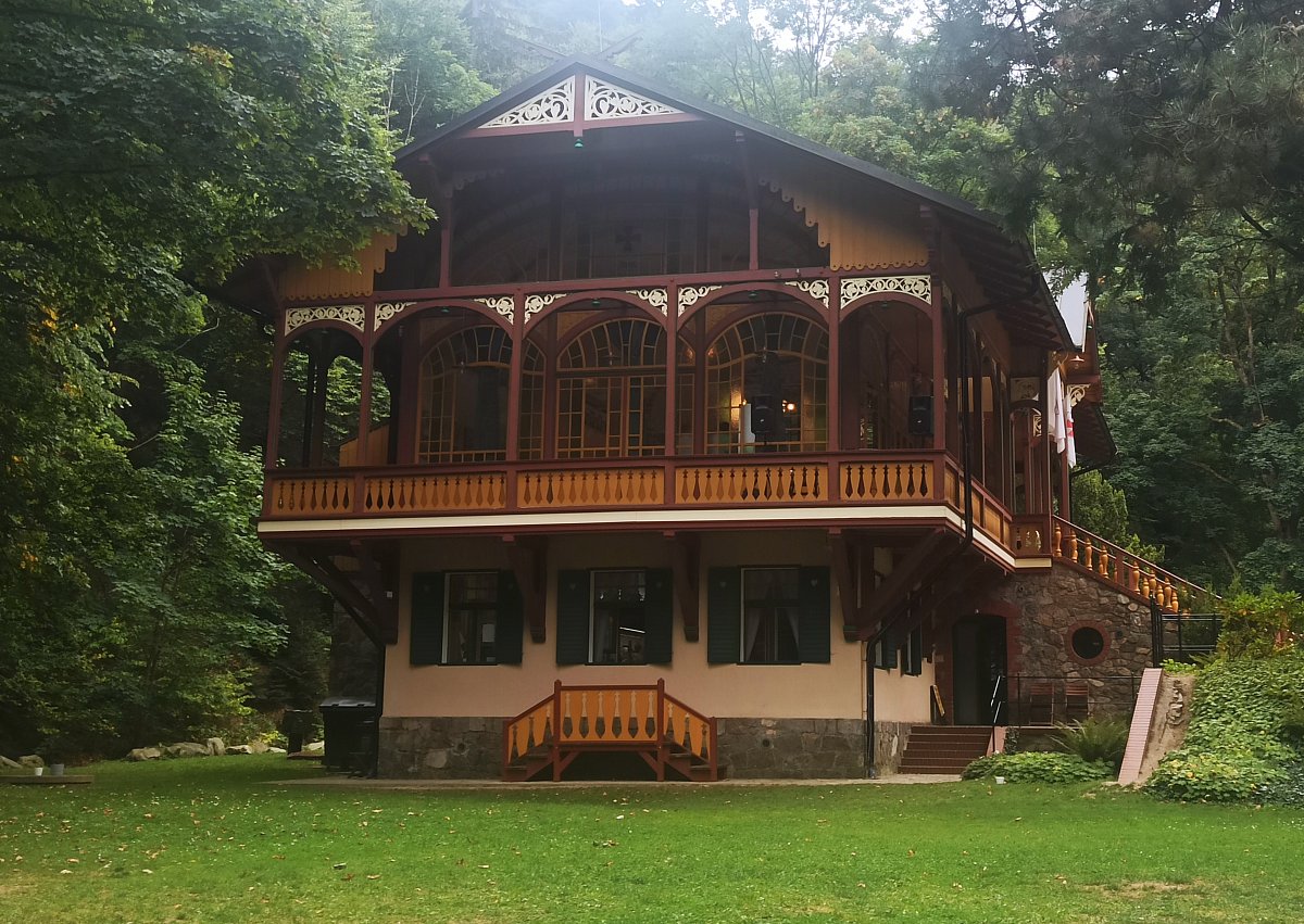 Boční pohled na Tančírnu