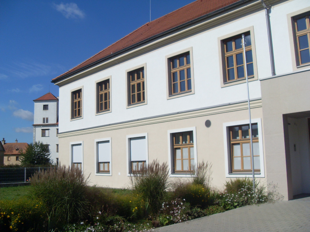 Náš bývalý internát - teď Mateřská škola a Úřad práce