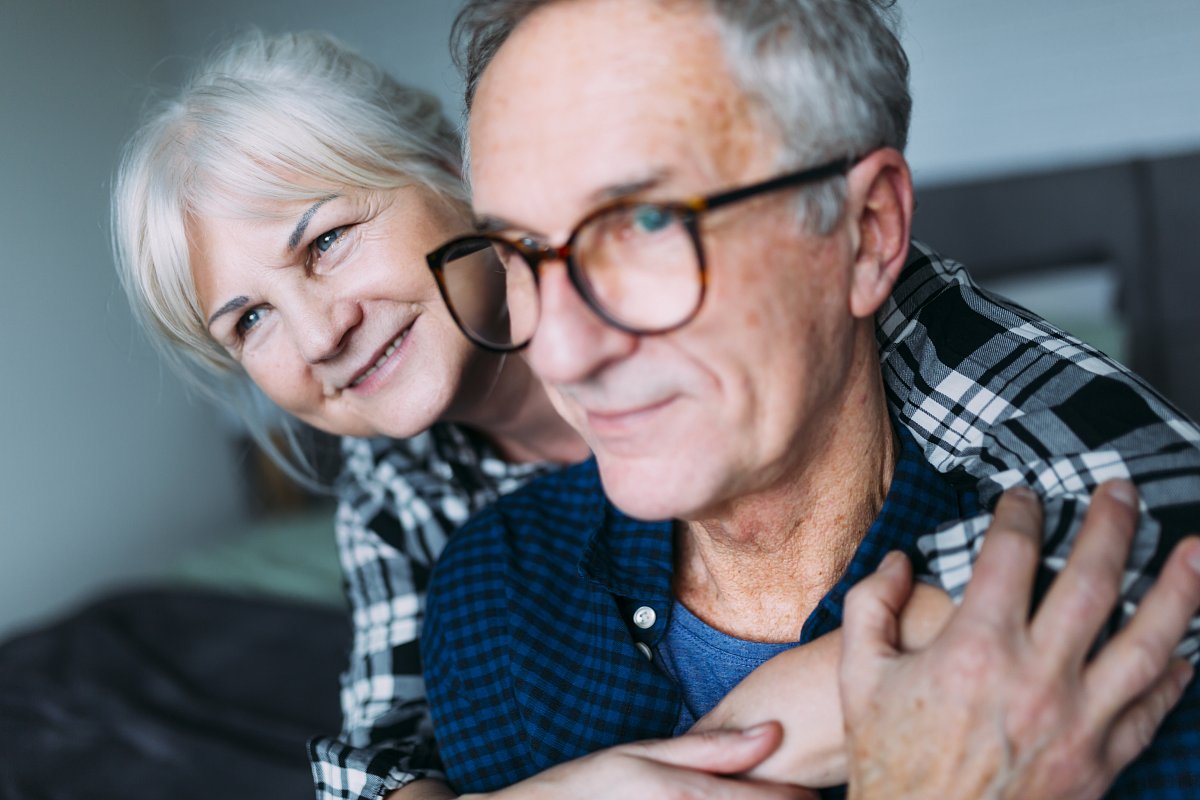 Když starší muži mlčí, neznamená to, že nemají city