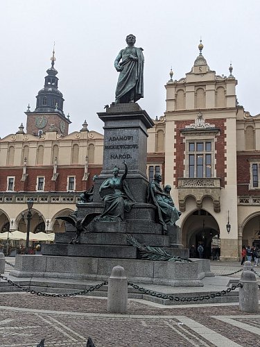 11-pomnik-adama-mickiewicze.jpg